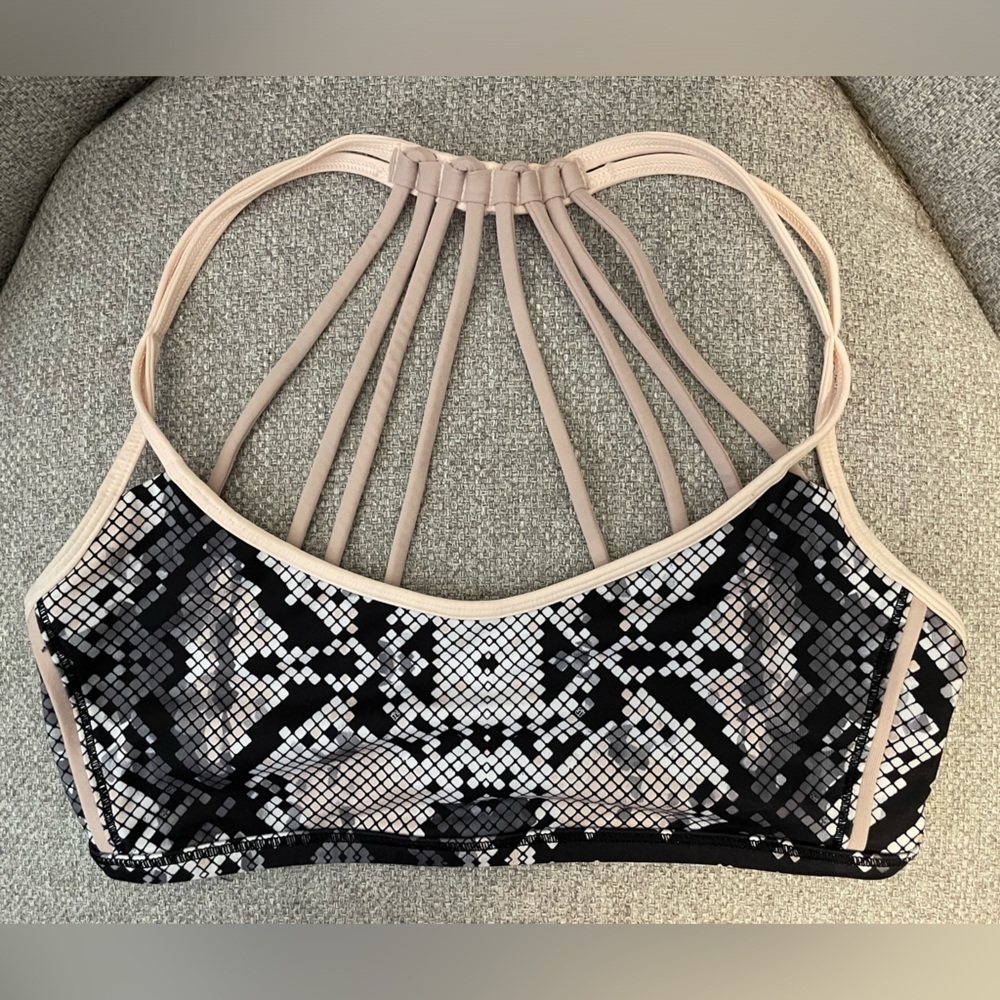 LULULEMON- Lighten Up Bra Ziggy Snake Butter Pink Black size 6 - Picture 3 of 5